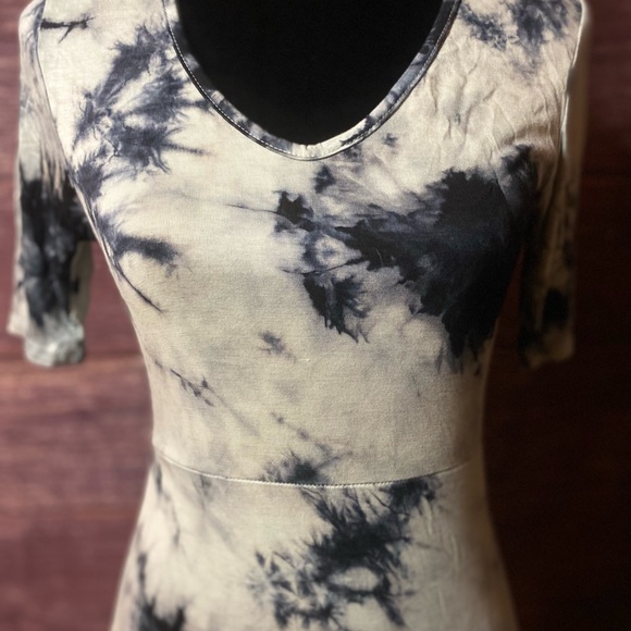 🆕 Tye Dye Dress - Picture 6 of 13